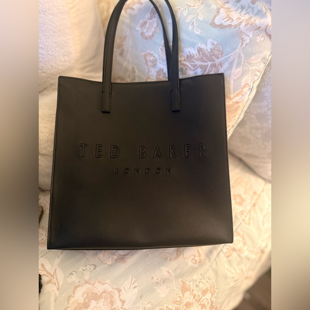 D9: Ted Baker Elegant Black Tote